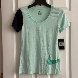 Nike Dri-Fit Tee Size XS NEW